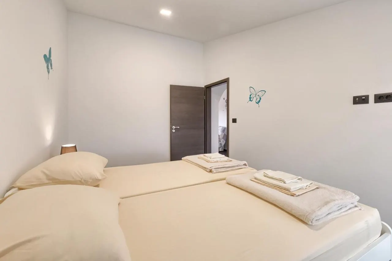 Apartments Ines 普拉